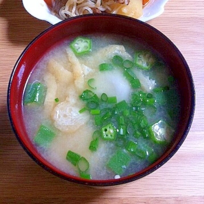 とろみが美味しい♪オクラと里芋の味噌汁☆